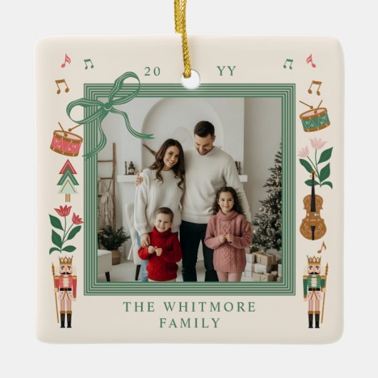 Modern Nutcracker Christmas Bow Ribbon Foto Frame Keramikornament (Vorderseite)
