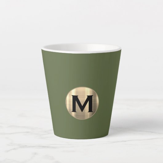 Modern Olive Green Gold Monogram Milchtasse (Vorderseite)