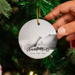 Modern Our First Christmas als Großeltern Foto Keramik Ornament<br><div class="desc">Ein moderner handgeschriebener Schriftart und ein modernes Design für dieses Foto-Schmuckstück. So passen Sie Ihre Lieblingsbilder an. Sie können die Farbe des Schriftartes auch ganz nach Ihren Wünschen ändern. Ideal,  um Ihre ersten Weihnachten als neue Großeltern zu feiern.</div>