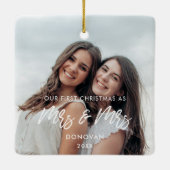 Modern Our First Christmas als Mrs. and Mrs. Foto Keramikornament (Rückseite)