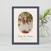 Modern Oval Blue High School Photo Graduate Ankündigung (Stehend Vorderseite)