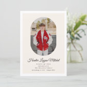 Modern Oval Script High School Photo Graduation Einladung (Stehend Vorderseite)