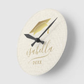 Modern Personalized 2024 Gold Grad Cap Keepsake Runde Wanduhr (Winkel)