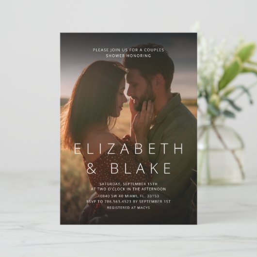 Modern Photo Couples Shower Einladung (Stehend Vorderseite)