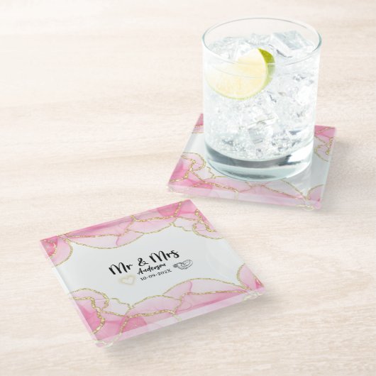 Modern Pink and Gold Mr. and Mrs. Glasuntersetzer (Schrägansicht)