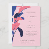 Modern Pink and Navy Tropical Leaf Wedding Invitat Einladung (Vorderseite)