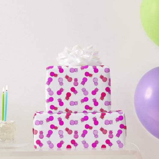 Modern pink and red pineapples geschenkpapier (Partygeschenke)