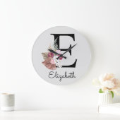 Modern Pink Boho Girly Floral Initial E Große Wanduhr (Zuhause)
