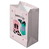 Modern Pink Cowgirl Boots Rodeo Mittlere Geschenktüte (Vorderseite Schrägansicht)
