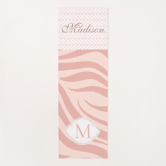 Modern Pink Geometric Zebra Trendy Monogram Yogamatte (Vorderseite)