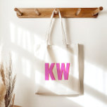 Modern Pink Red Shadow Monogram Personalisiert Tragetasche<br><div class="desc">Tragen Sie Ihre Essentials stilvoll mit diesem modernen rosa roten Schattenmonogramm Tote Bag ein. Das fett bedruckte Monogramm-Design in Rosa und Rot verleiht dem Alltag eine personalisierte,  zeitgemäße Touch. Die geräumige und schicke Tasche eignet sich ideal für Shopping,  Reisen oder Tagesgeschäfte mit einem modernen Flair.</div>