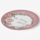 Modern Pink Roses Script Class of Graduation Pappteller (Schrägansicht)