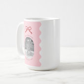 Modern Pink Scallop Red Bow Weihnachts-Foto Kaffeetasse (Vorderseite Links)
