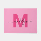 Modern Pink Script Initial Monogram Name Fußmatte (Vorderseite)