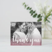 Modern Pink Simple Script Wedding Foto Vielen Dank Postkarte (Stehend Vorderseite)
