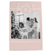 Modern Pink & White Family Foto | Mittlere Geschenktüte (Vorderseite)
