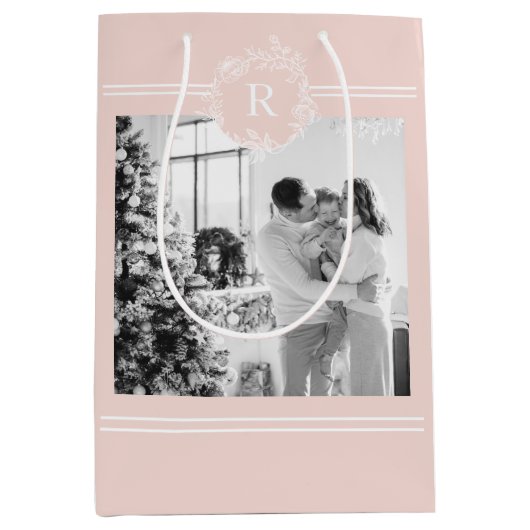 Modern Pink & White Family Foto | Mittlere Geschenktüte (Vorderseite)