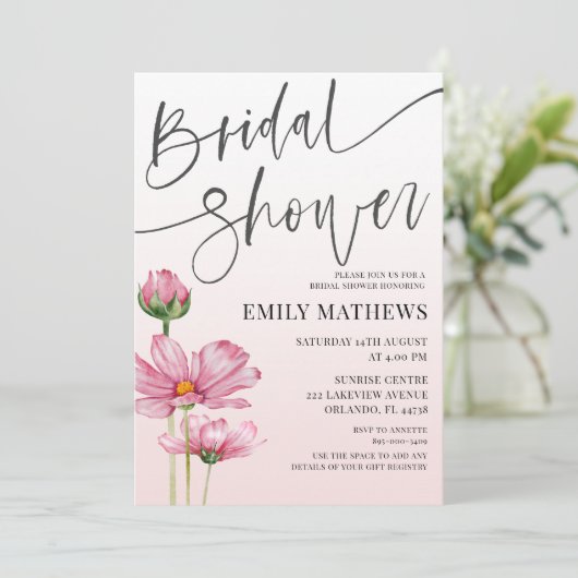 Modern Pink Wild Flower Bridal Shower Einladung (Stehend Vorderseite)