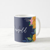 Modern Pink & Yellow Floral Arrangement Monogram Kaffeetasse (VorderseiteRechts)