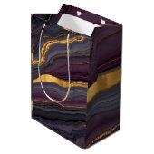 Modern Plum Metallic Agate Marble Abstract Art Mittlere Geschenktüte (Rückseite Schrägansicht)