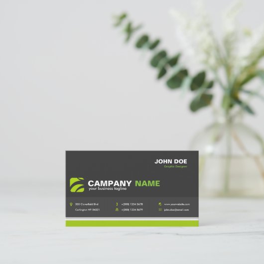 Modern Professional Business Card in Dark Gray Visitenkarte (Stehend Vorderseite)