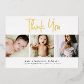Modern Real Gold Foil Script Custom 3 Foto Baby Folieneinladung (Vorderseite)