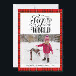 Modern Red Black Buffalo Kariert Fun Script einfac Feiertagskarte<br><div class="desc">Moderne Red Black Buffalo Kariert Fun Script Simple Holiday Card. Mit dieser einfachen, minimalistischen, niedlichen und hübschen Foto-Urlaubskarte mit "Joy to the World" in stilvoller Typografie können Sie Ihren Lieben herzliche Urlaubswünsche und Grüße schicken. Umkehren, um einen schönen roten und schwarzen Karo karierten Muster Hintergrund zu zeigen. Wünschen Sie allen...</div>