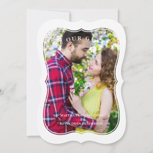 Modern Red Bracket Shaped Effect Foto Einladung (Vorderseite)