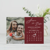 Modern Red Elegant Script Custom Calendar Foto Save The Date (Stehend Vorderseite)