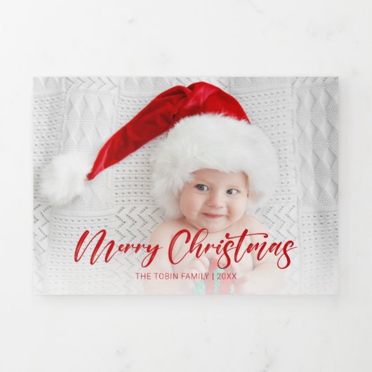 Modern Red Merry Christmas Script Foto Dreifach Gefaltete Urlaubskarte (Cover)