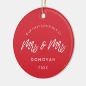 Modern Red Our First Christmas als Mrs. und Mrs. Keramik Ornament (Links)