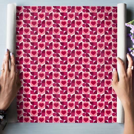 Modern Red Pink Geometric Love Heart Pattern Geschenkpapier