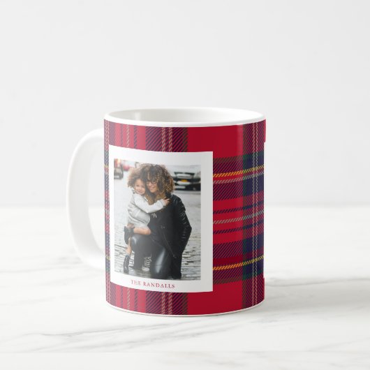Modern Red Plaid Rustic Monogram Photo Christmas Kaffeetasse (Vorderseite Links)