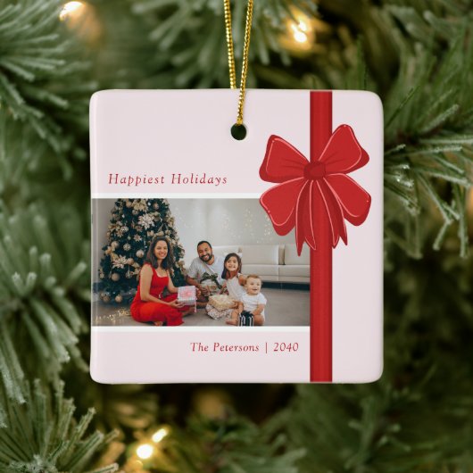 Modern Red Ribbon Bow Wrap Photo Christmas Keramikornament (Baum)