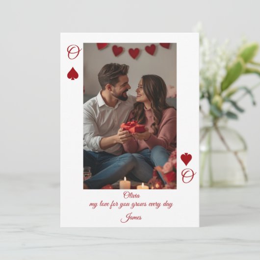Modern Red Valentine’s Day Photo Card Einladung (Stehend Vorderseite)