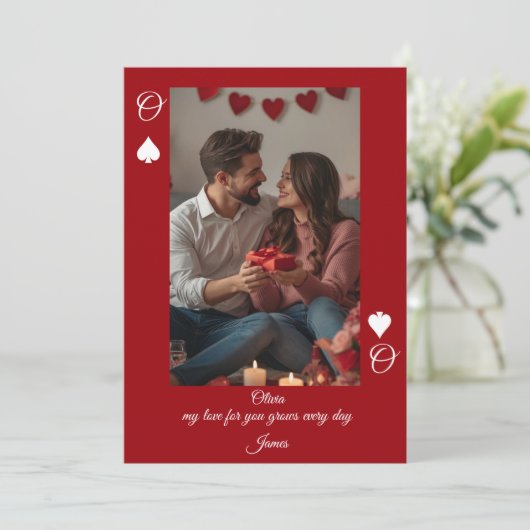 Modern Red Valentine’s Day Photo Card Einladung (Stehend Vorderseite)