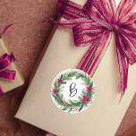 Modern Red Watercolor Christmas Wreath Monogram Runder Aufkleber<br><div class="desc">Dieser reizende Rundaufkleber mit einem lebendigen, bordeauxroten und grünen Weihnachtskranz in Aquarell strahlt festlichen Beifall aus. Das moderne handgeschriebene Monogramm in schwarzem Schrift fügt eine personalisierte Touch hinzu, Set vor einem knackigen, weißen Hintergrund. Der Aufkleber, der sich ideal für die Verbesserung der Geschenkverpackung eignet, strahlt eine delikate Eleganz aus, die...</div>