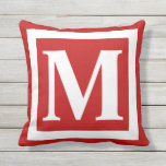 Modern Red White Monogram Letter Kissen<br><div class="desc">Modernes Rot-Weiß-Monogramm-Letter Outdoor-Kissen Set von Ihrem Innenhof Dekoration mit diesem modernen Design fett mit Monogramm Kissen. Anpassen an jede Farbe. Beide Kissen sind rot und die Vorderseite hat ein großes, feines Monogramm, das zunächst gerahmt mit weitem weißen Rand ist. Auch macht eine tolle Geschenkidee für eine neue Zuhause. KLICKEN SIE...</div>