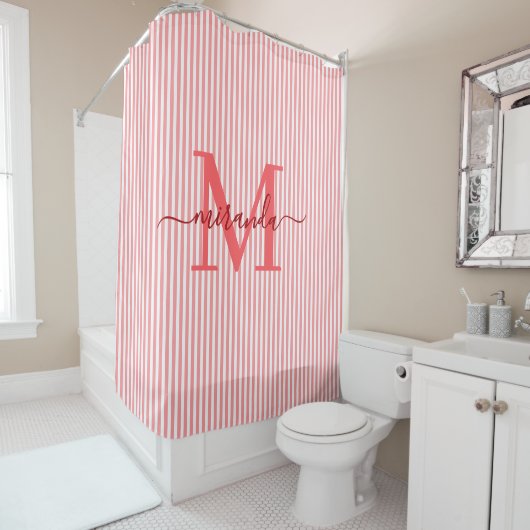 Modern Red & White Stripes Monogram Name Duschvorhang (Beispiel)