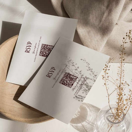 Modern Retro Burgundy Wedding QR Code RSVP Begleitkarte