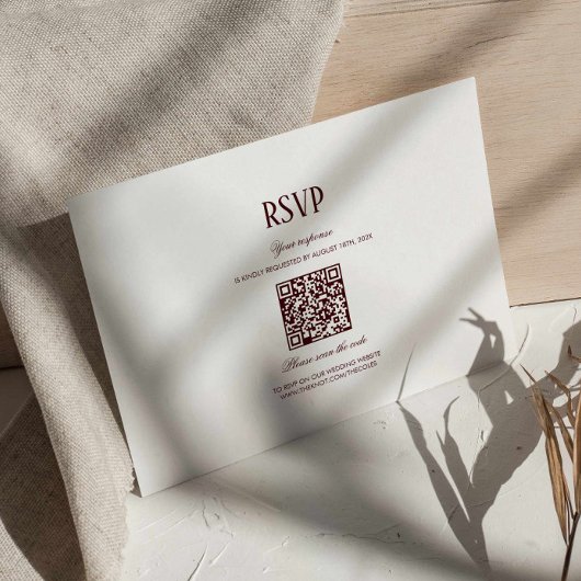 Modern Retro Burgundy Wedding QR Code RSVP Begleitkarte