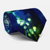 Modern Retro Hollywood Filmmaker in Blue Krawatte (Gerollt)