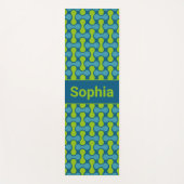 Modern Retro Link Pattern in Blue and Green Yogamatte (Vorderseite)