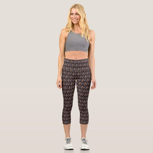 Modern Retro Pattern Brown Capri Leggings (Vorderseite)