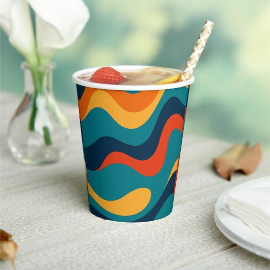 Modern Retro Wavy Abstract Pattern  Pappbecher (In Situ)