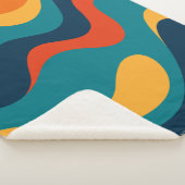 Modern Retro Wavy Abstract Pattern  Sherpadecke (3/4)