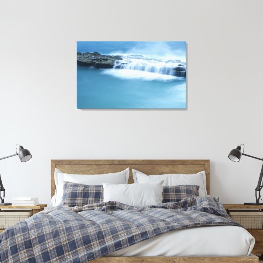 Modern Rock Ocean Stretched Canvas Print Leinwanddruck (Insitu (Schlafzimmer))