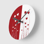 Modern Romantic Red White Love Hearts Runde Wanduhr (Winkel)