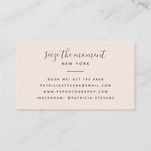 Modern rosa Fotografie Drehbuch Typografie Foto Visitenkarte (Rückseite)