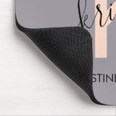 Modern rosa Lavendel Script Monogram Name Mousepad (Ecke)